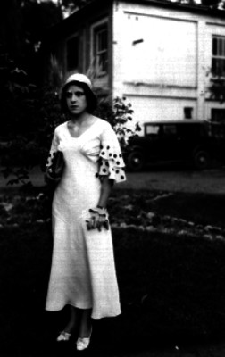 Mujer en un jardin, retrato