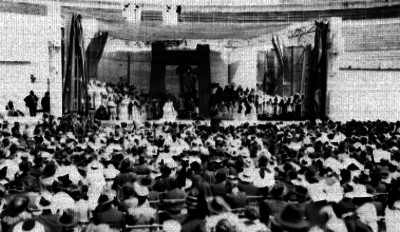 Representación de una obra teatral en la plaza de toros de la Condesa