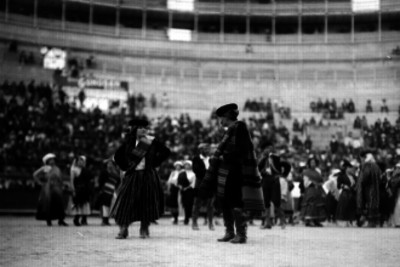 Representación de una obra de teatro en la plaza de toros de la condesa