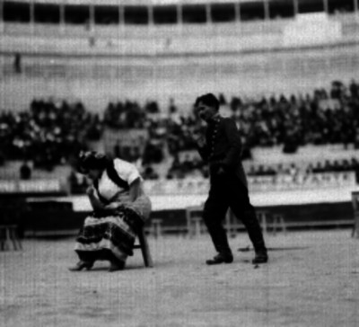 Representación de una obra de teatro en la plaza de toros de la Condesa