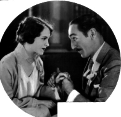 Pareja de actores durante una escena