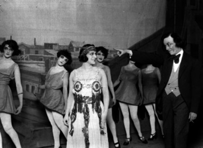 Mimi Derba y Chato Rugama en una obra de teatro