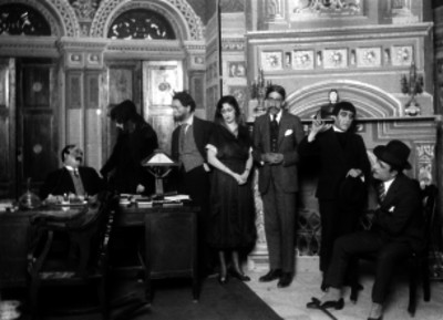 Luis G. Barreiro y otros actores durante una representación teatral