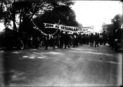 Manifestación de ejidatarios en una calle