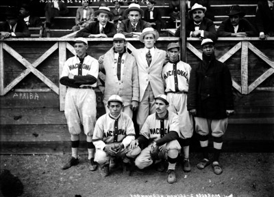 Equipo de beisbol nacional de Carlos Chambon ene l Parque Unión, retrato de grupo