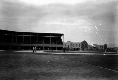 Casa llena durante un partido de beisbol