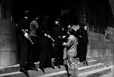 Granaderos custodian edificio