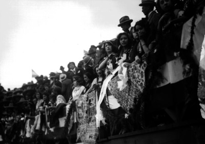Público en el palco de honor