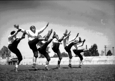Jugadores realizan ejercicios durante entrenamiento