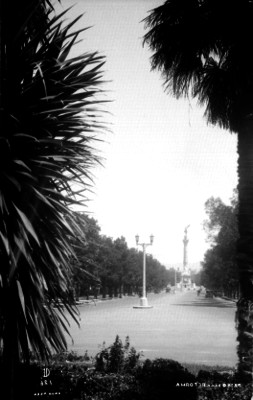Paseo de la Reforma, al fondo la columna de Independencia