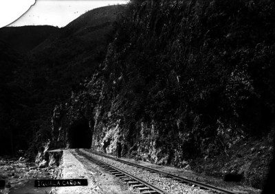 Tunel ferroviario en el "cañón" de "Iguala"