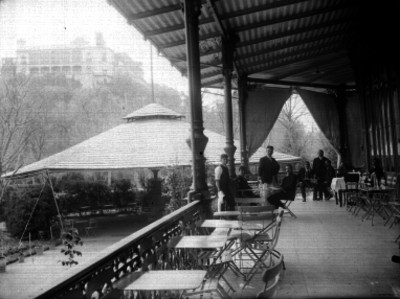 Hombres en la terraza del restaurante Chapultepec, retrato