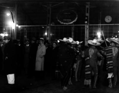 Mariachi actuando durante un festival