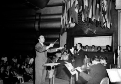 Estudio de la XEW durante un programa