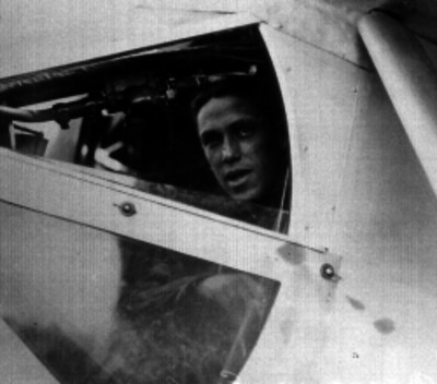 Emilio Carranza en la cabina del avión México-Excélsior, retrato