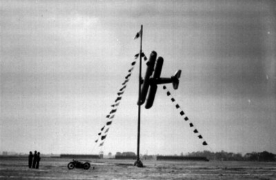 Avión volando durante demostración