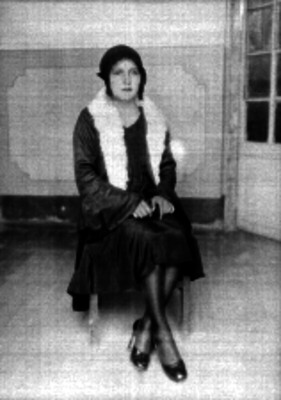Mujer al parecer detenida, retrato