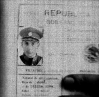 Agente policiaco, fotografía de filiación y contrato