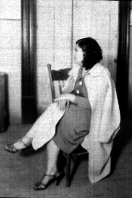 Mujer detenida en el Ministerio Público, retrato