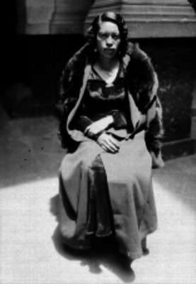 Retrato de una mujer vestida elegantemente, retrato