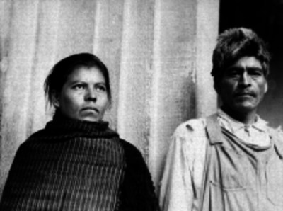 Pareja de clase humilde detenidos, retrato