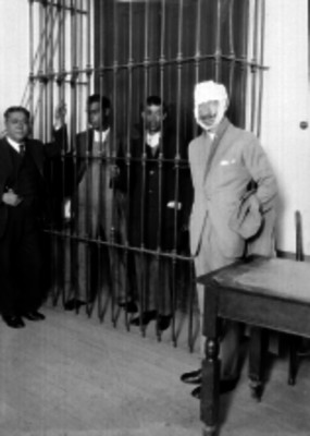 Hombres en un separo declarando ante el Ministerio Público