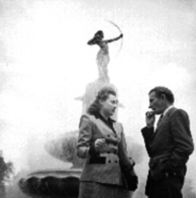 Entrevista a Lilia Montiel junto a la fuente de la Diana la Cazadora