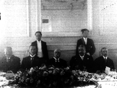 Los embajadores de Guatemala, Estados Unidos de América y otros Diplomáticos durante un banquete