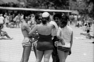 Turistas en una playa de Acapulco