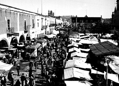 Tianguis en el centro del poblado de San Juan de los Lagos, panorámica