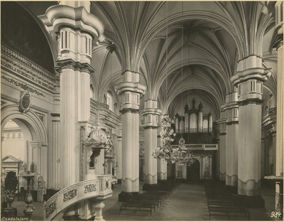 Nave central, vista hacia el coro