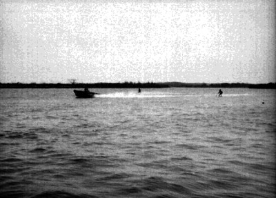 Turistas esquiando en el mar de Veracruz