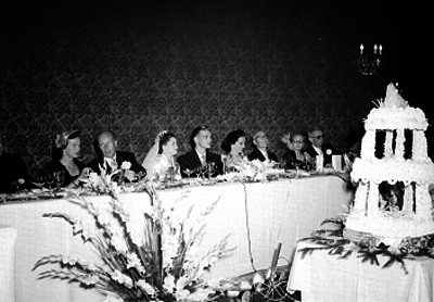 Esponsales en un banquete en su honor