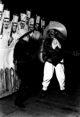Representación teatral de una escena típica revolucionaria