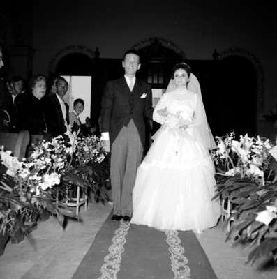 Luis Covarrubias Juanbels y Laura Herrera Serrano durante su boda religiosa en al Iglesia de Santa Rosa de Lima