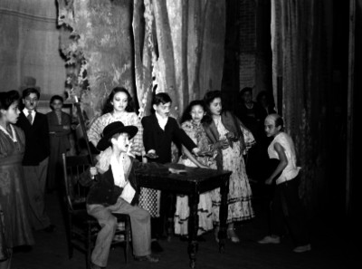 Estudiantes en una representación teatral