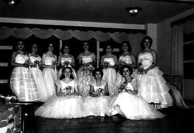 Quinceañeras en una estancia, retrato de grupo
