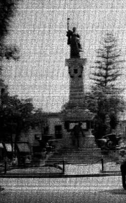 Monumento a la corregidora Josefa Ortíz de Domínguez en una plaza pública de la ciudad de Querétaro