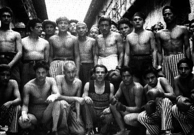 Internos después de haber jugado un deporte, retrato