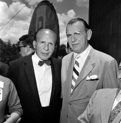 Adolfo López Mateos dirigiendo un discurso durante su campaña electoral en Toluca