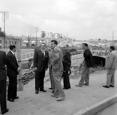 Adolfo López mateos y demás funcionarios visitando las obras del Anillo Periférico, en al Cd. de México