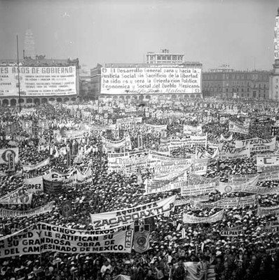 Mitin en el Zócalo organizado por las Fuerzas Vivas del País