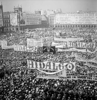 Mitin en el Zócalo apoyando su tercer año de Gobierno de Adolfo López Mateos