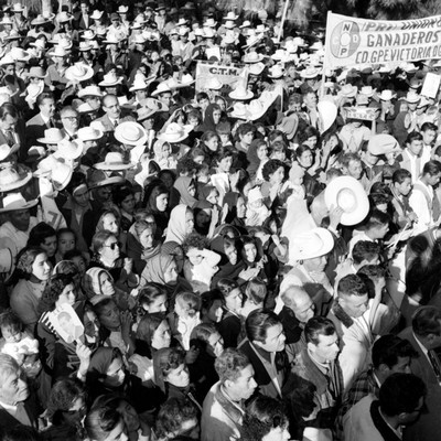 Mitin en apoyo a López Mateos durante su campaña electoral pr Guadalupe Victoria, Dgo