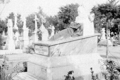Monumento funerario de Carlos J. Meneses y María Luisa Meneses