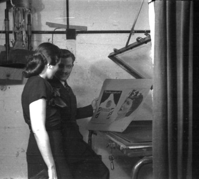 Gloria Marín conversando con un empresario periodístico