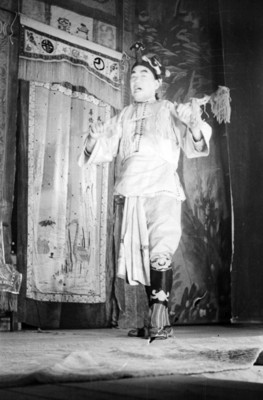 Cantante durante su actuación en la ópera china, en el Teatro del Pueblo
