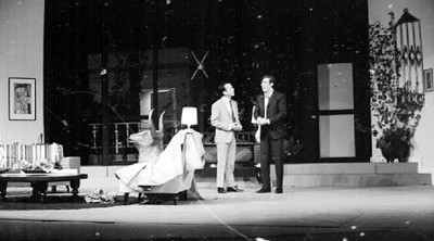 Sergio Corona con otro actor durante una representación teatral