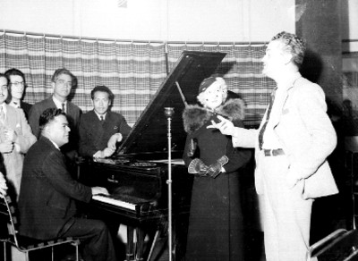 Jorge Marrón y un pianista, durante la actuación en la X.E.F.O.