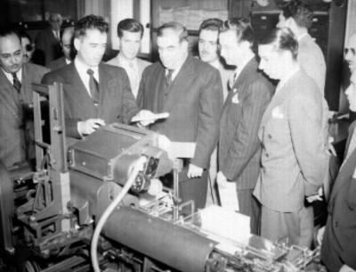 Alfredo del Mazo en una demostración del Sitema de Contabilidad WCBEE